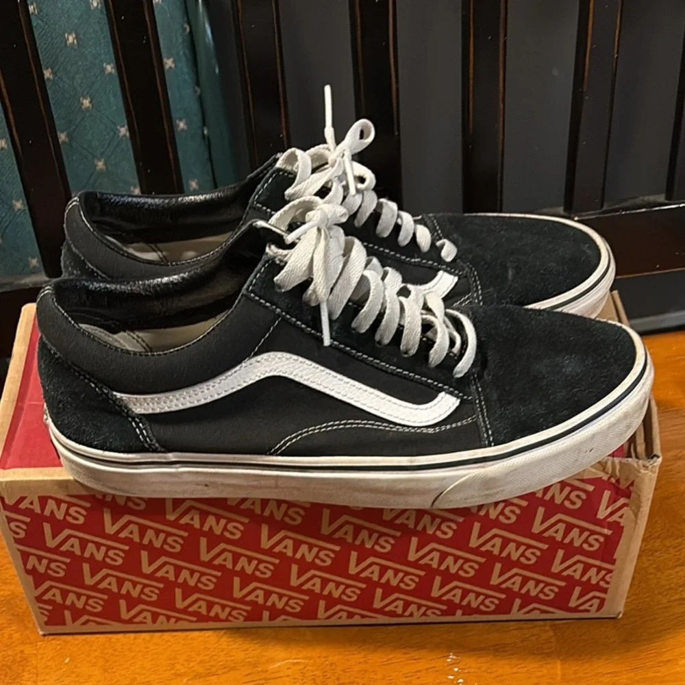 Vans Men's Classic Black and White Sneakers - Picture 1 of 6